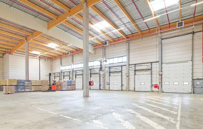 Plus de détails pour Bureau, Local d'activités à louer