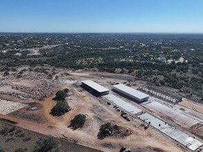 1900 S Cranes Mill Rd, New Braunfels, TX à louer Photo de la construction– Image 2 sur 4