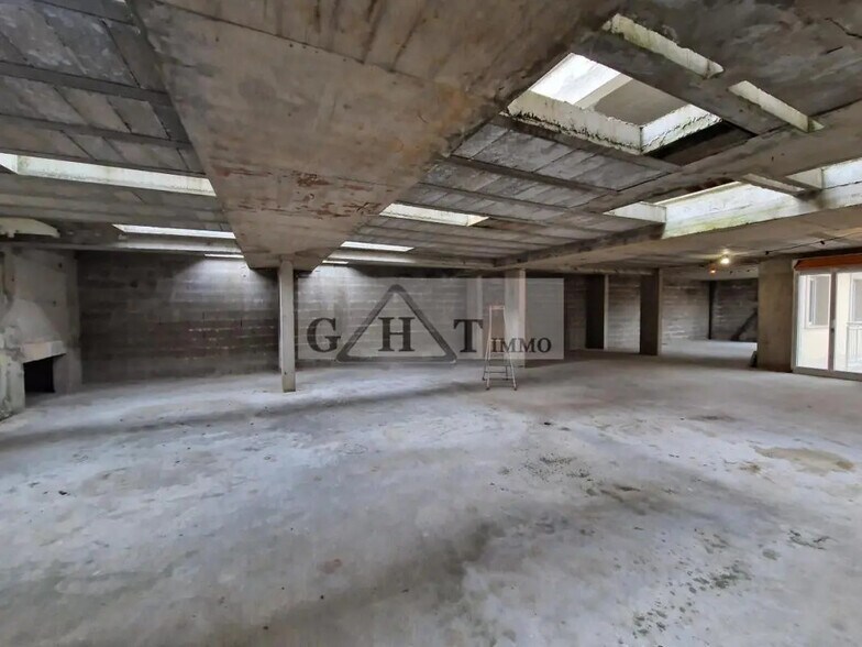 Industriel/Logistique dans Deuil-la-Barre à vendre - Photo de l’immeuble – Image 3 sur 10