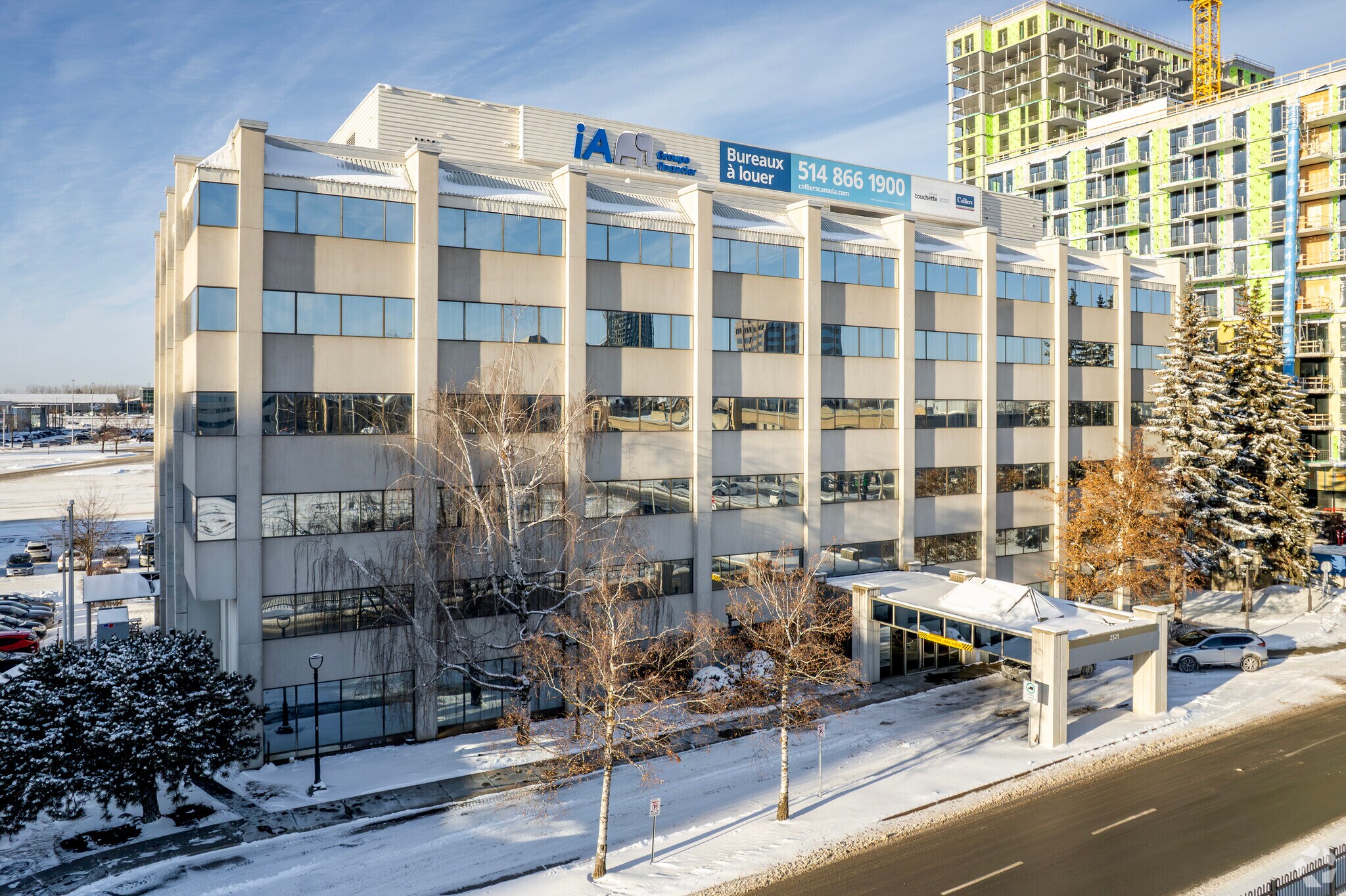 2525 Boul Daniel-Johnson, Laval, QC à louer Photo principale– Image 1 sur 9