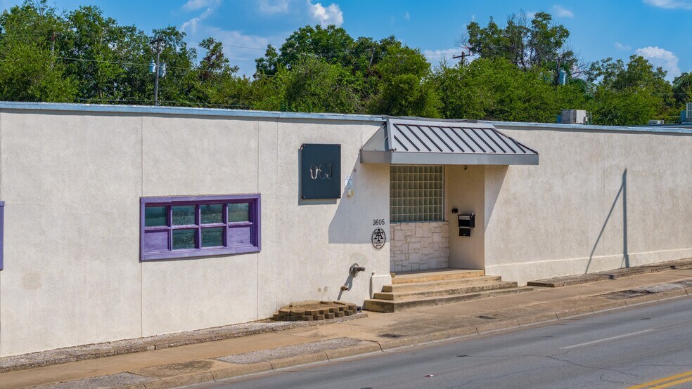 3605 McCart Ave, Fort Worth, TX à louer - Photo de l’immeuble – Image 3 sur 13
