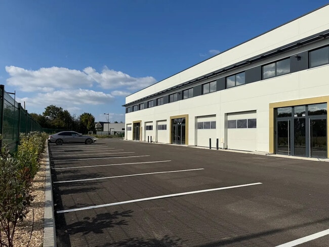 Plus de détails pour 5 Rue Clément Ader, Saint-Pierre-du-Perray - Bureau à louer