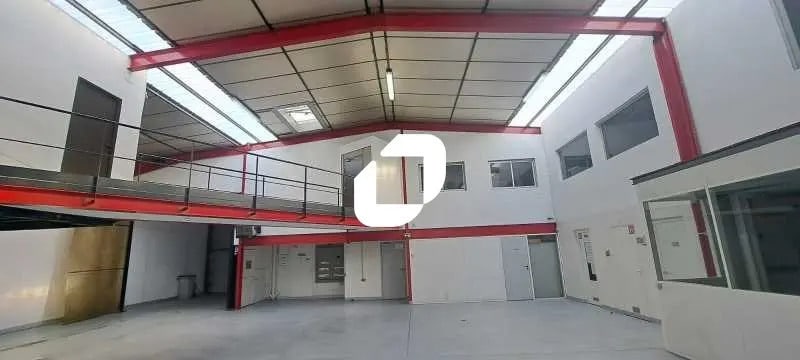 Local d’activités dans Bobigny à louer - Photo de l’immeuble – Image 2 sur 11