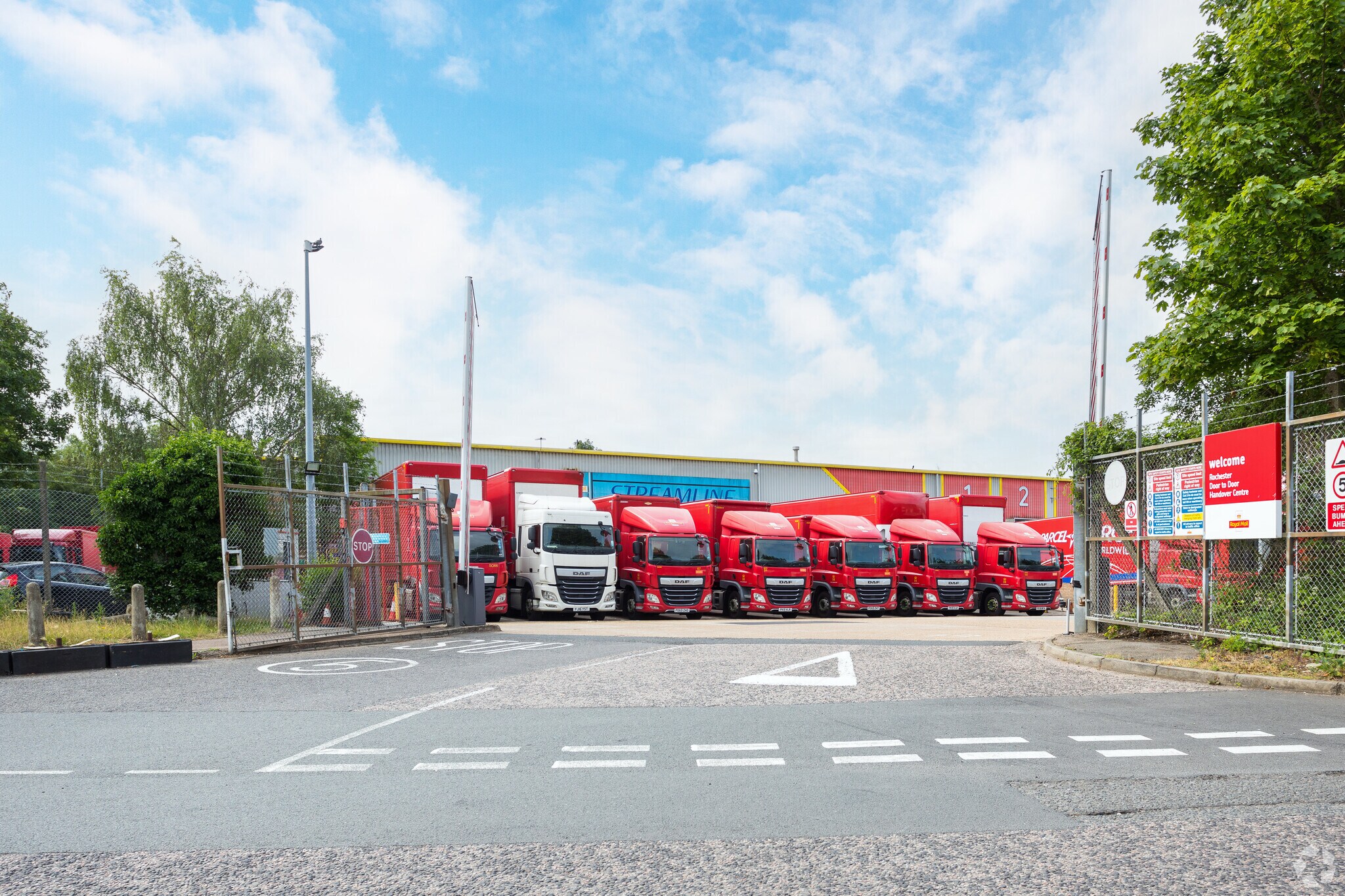 681 Maidstone Rd, Rochester à louer Photo principale– Image 1 sur 2