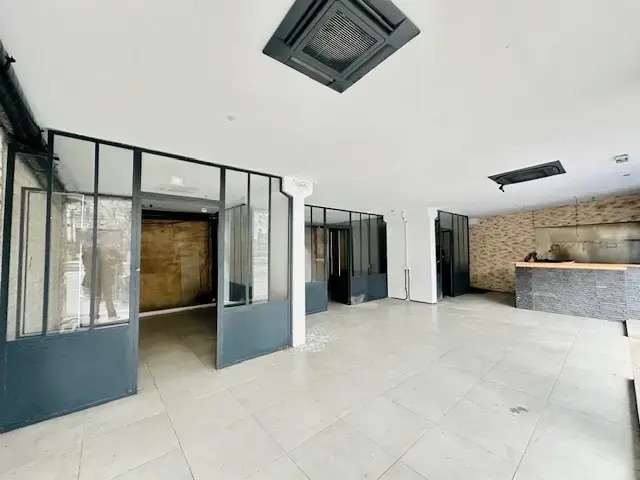 Local commercial dans Paris à louer - Photo intérieure – Image 2 sur 8