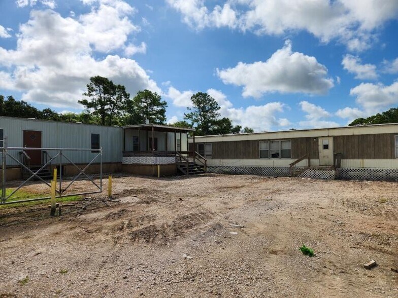 14090 County Road 282, Alvin, TX à louer - Photo principale – Image 1 sur 12