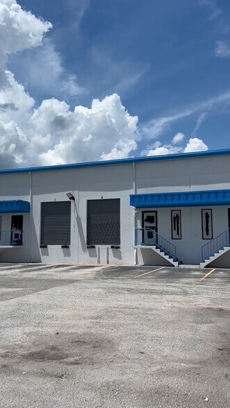 2213-2221 Forsyth Rd, Orlando, FL à louer - Vidéo sur l’annonce professionnelle – Image 2 sur 4