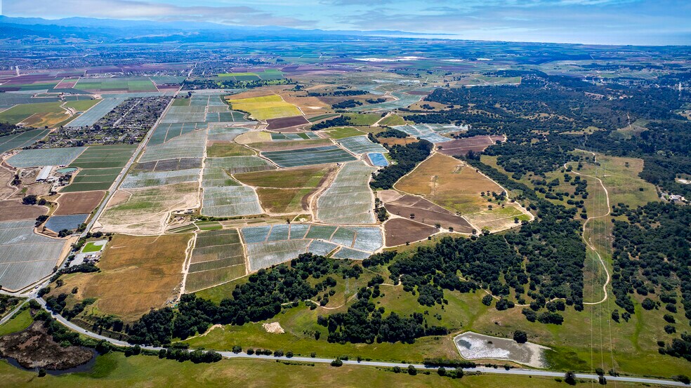 975 San Juan Grade Rd, Salinas, CA à vendre - Photo de l’immeuble – Image 3 sur 16