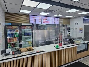 319 Nassau Rd, Roosevelt, NY à louer Photo intérieure– Image 2 sur 7