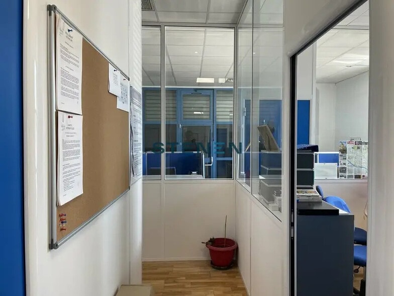 Bureau dans Aubagne à louer - Photo intérieure – Image 3 sur 8