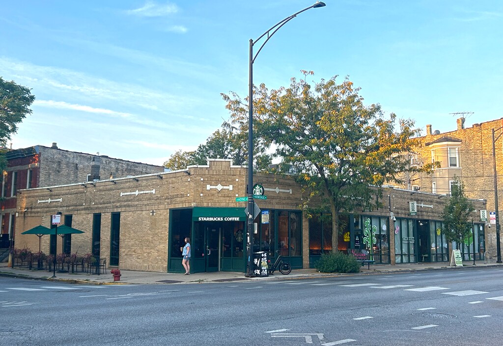 2101-2111 W Armitage Ave, Chicago, IL à vendre Photo de l’immeuble– Image 1 sur 12
