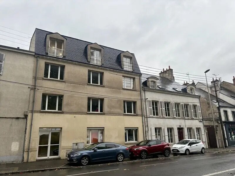 Bureau dans Orléans à louer Photo de l’immeuble– Image 1 sur 11