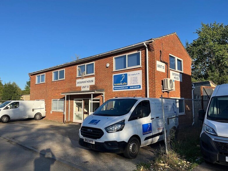 Littlemead Industrial Estate, Cranleigh à louer - Photo de l’immeuble – Image 2 sur 2