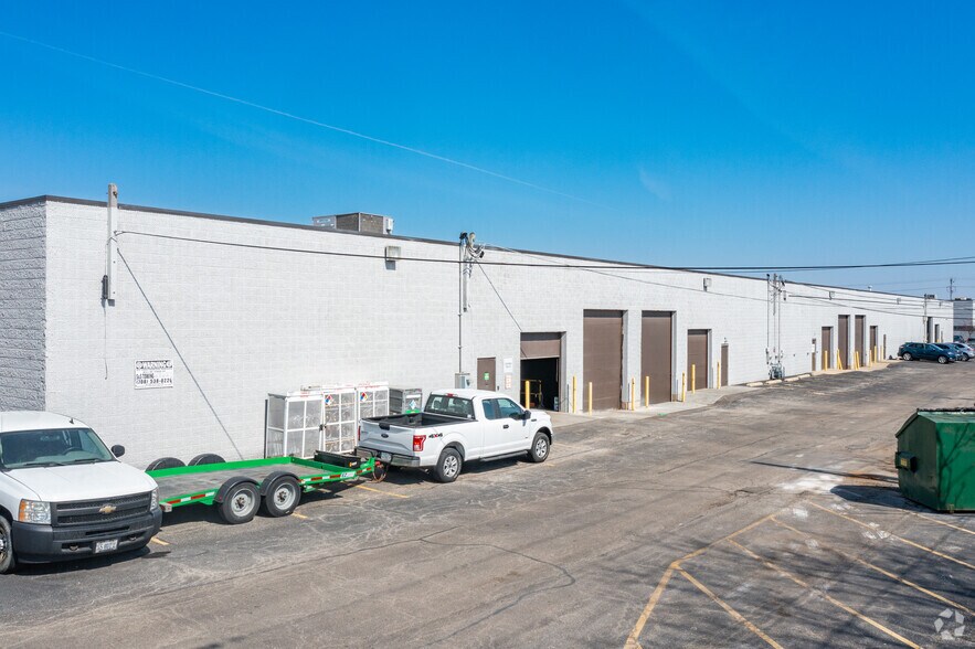 3701-3717 25th Ave, Schiller Park, IL à louer - Photo de l’immeuble – Image 2 sur 4