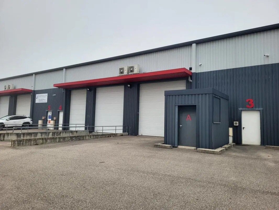 Local d’activités dans Saint-Quentin-Fallavier à louer Photo de l’immeuble– Image 1 sur 8