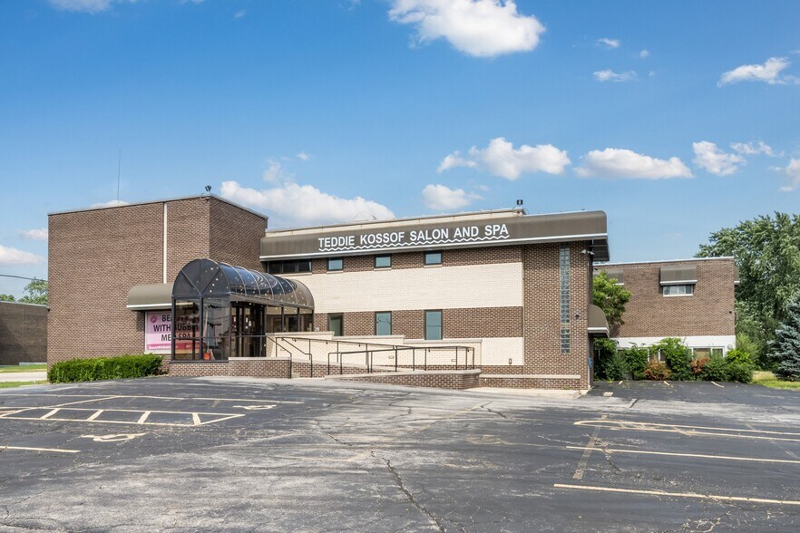 281 Waukegan Rd, Northfield, IL à vendre - Photo de l’immeuble – Image 3 sur 32