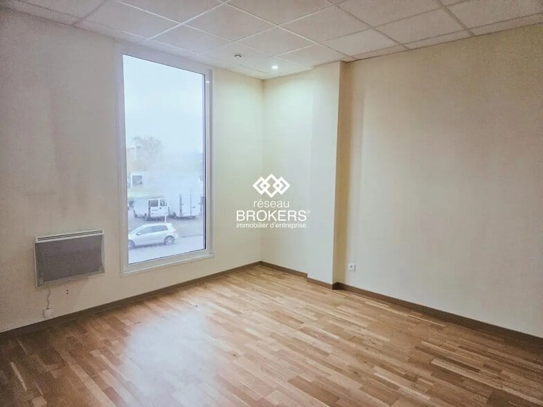 Local commercial dans Bourg-en-Bresse à louer - Photo de l’immeuble – Image 3 sur 5