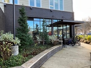 160 NW Gilman Blvd, Issaquah, WA à louer Photo de l’immeuble– Image 2 sur 5