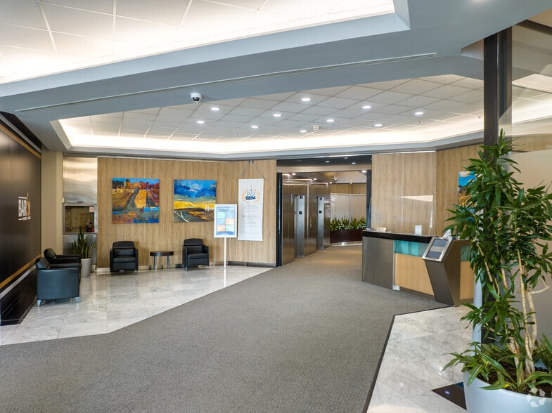 201 City Centre Dr, Mississauga, ON à louer - Hall d’entrée – Image 3 sur 20