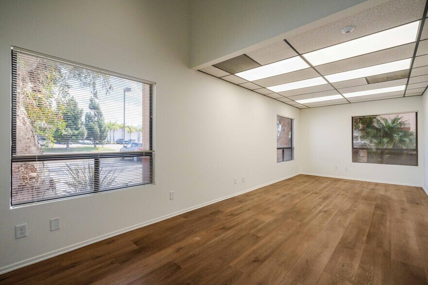 1765 Goodyear Ave, Ventura, CA à louer - Photo de l’immeuble – Image 3 sur 13