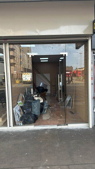 Plus de détails pour 3-5 High St, Hounslow - Local commercial à louer