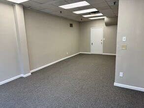 570 N Broad St, Elizabeth, NJ à louer Photo intérieure– Image 2 sur 3
