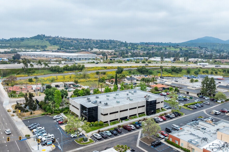 8760 Cuyamaca St, Santee, CA à louer - Photo de l’immeuble – Image 2 sur 26