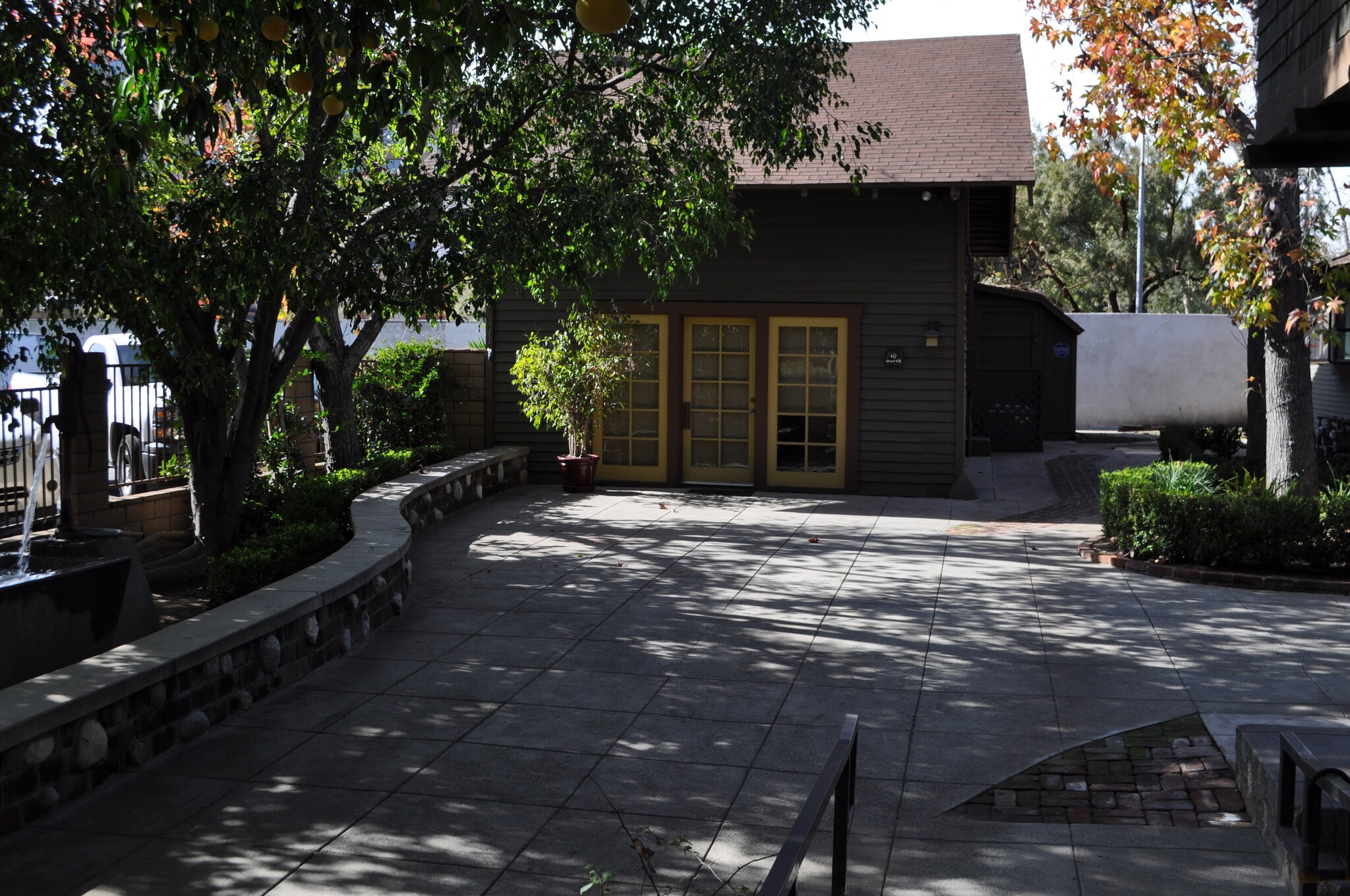 65-69 N Catalina Ave, Pasadena, CA à louer Photo de l’immeuble– Image 1 sur 7