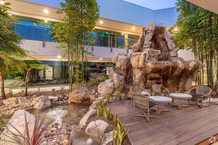 171 Saxony Rd, Encinitas, CA à louer - Photo de l’immeuble – Image 3 sur 15