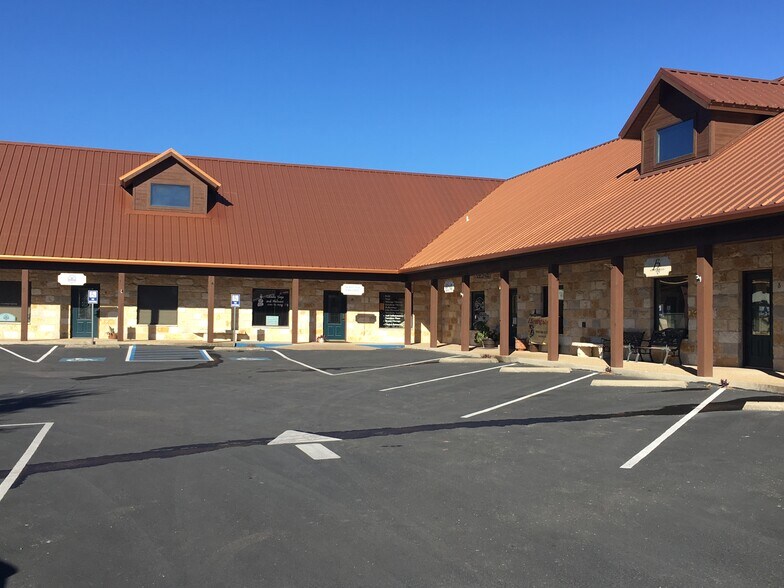 560 N Main St, Salado, TX à louer - Photo de l’immeuble – Image 3 sur 5