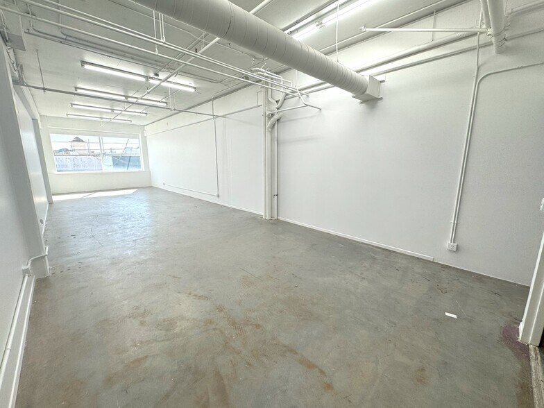 305 E 9th St, Los Angeles, CA à louer - Photo de l’immeuble – Image 3 sur 10