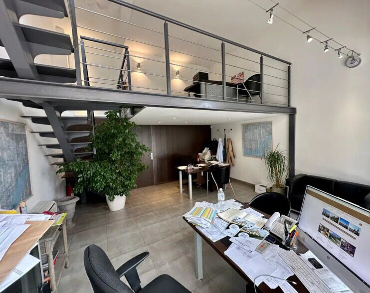 Local commercial dans Saint-Raphaël à vendre - Photo de l’immeuble – Image 3 sur 12