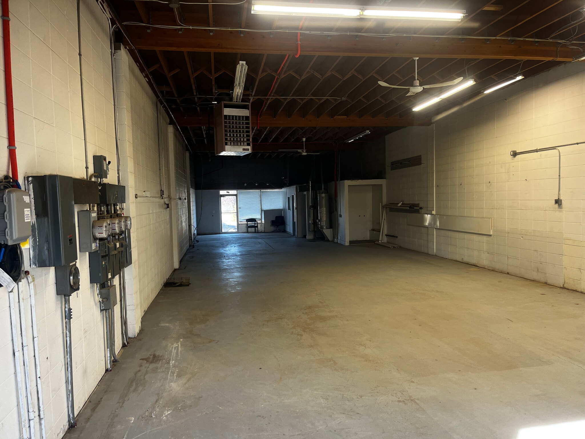 8023 Argyll Rd NW, Edmonton, AB à louer Photo intérieure– Image 1 sur 5