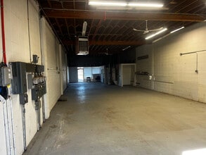 8023 Argyll Rd NW, Edmonton, AB à louer Photo intérieure– Image 1 sur 5