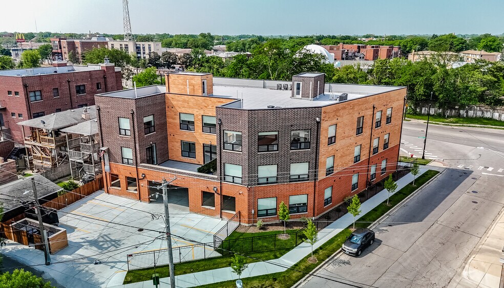 5069 N Northwest Hwy, Chicago, IL à vendre - Photo de l’immeuble – Image 2 sur 50