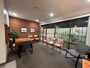 15012 SE Stark St, Portland, OR à louer Photo intérieure– Image 2 sur 27