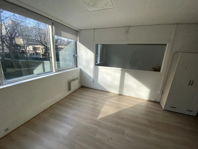 Bureau dans Pantin à louer - Photo de l’immeuble – Image 2 sur 7