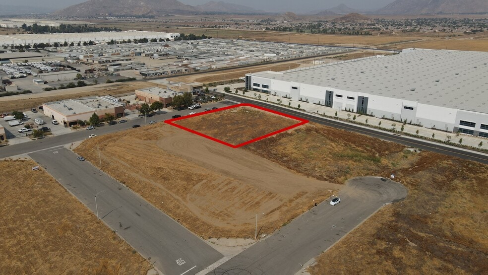 SEQ Commerce St & Lakeview Ave St, Perris, CA à vendre - Aérien – Image 2 sur 6
