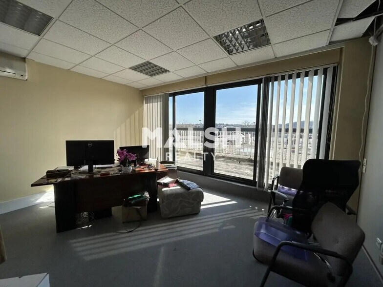 Bureau dans Brignais à vendre - Photo de l’immeuble – Image 3 sur 9