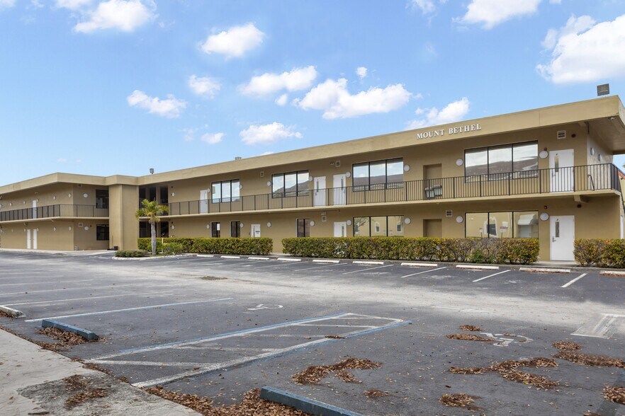 901 NW 11th Ave, Fort Lauderdale, FL à louer - Photo principale – Image 1 sur 1