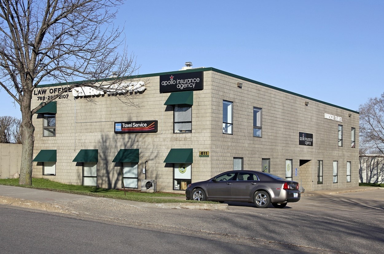 611 Walnut St, Monticello, MN à louer Photo de l’immeuble– Image 1 sur 4
