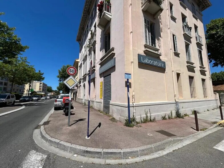 Local commercial dans Fréjus à vendre - Photo de l’immeuble – Image 2 sur 23