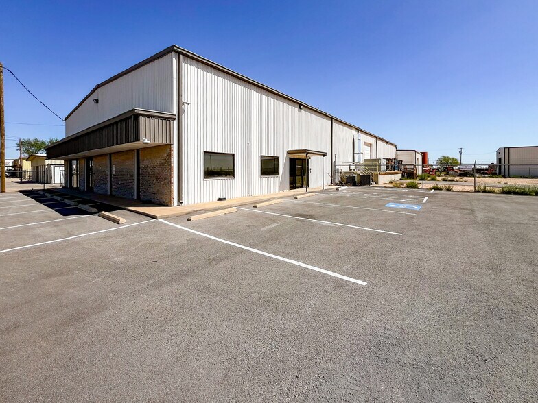 7 E Industrial Loop, Midland, TX à vendre - Photo de l’immeuble – Image 2 sur 23