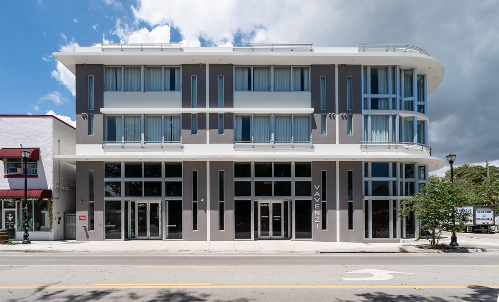 4670 NE 2nd Ave, Miami, FL à louer - Photo de l’immeuble – Image 3 sur 11