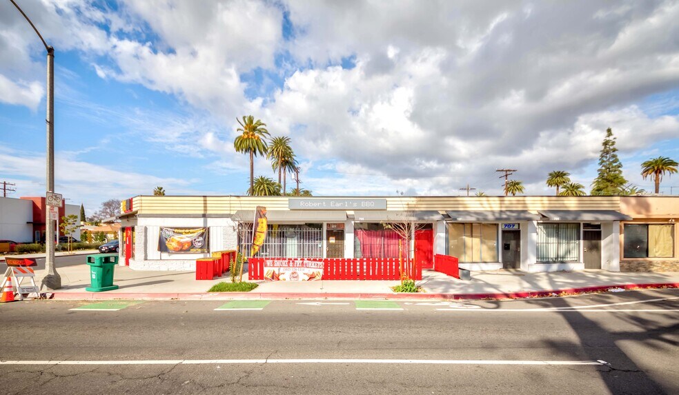 701-709 E Artesia Blvd, Long Beach, CA à vendre - Photo de l’immeuble – Image 1 sur 9