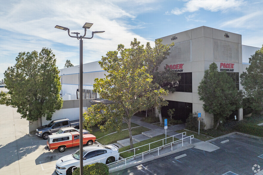 11201 Jersey Blvd, Rancho Cucamonga, CA à louer - Photo principale – Image 1 sur 5