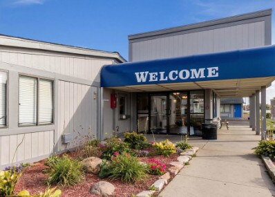 6880 Sunset Strip Ave NW, Canton, OH à vendre - Photo de l’immeuble – Image 3 sur 15