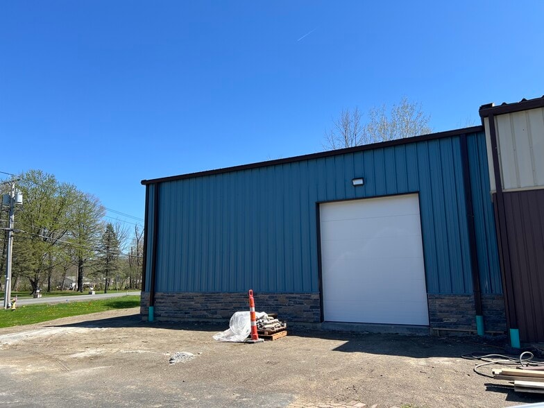574 Hudson River Rd, Waterford, NY à louer - Photo de l’immeuble – Image 2 sur 5