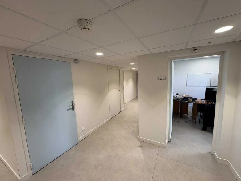 Bureau dans Châlette-sur-Loing à louer - Photo de l’immeuble – Image 3 sur 7