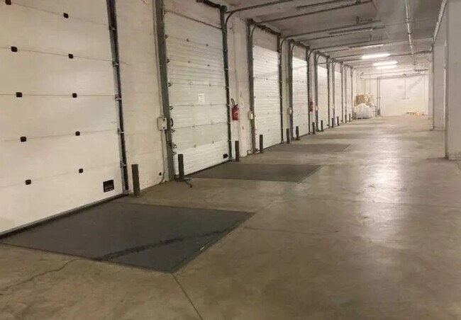 Plus de détails pour 11 Chemin De Crèvecoeur, Saint-Denis - Bureau, Industriel/Logistique à louer